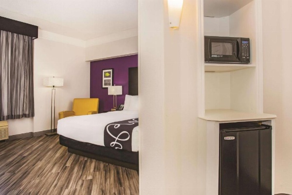 La Quinta Inn & Suites by Wyndham Las Vegas Summerlin Tech image 14