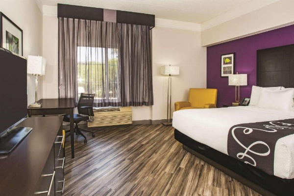 La Quinta Inn & Suites by Wyndham Las Vegas Summerlin Tech image 15