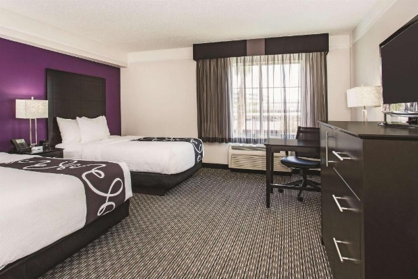 La Quinta Inn & Suites by Wyndham Las Vegas Summerlin Tech image 9